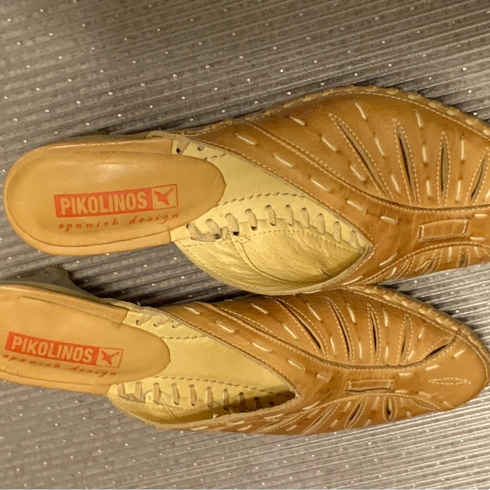 Pikolinos Leather Handcrafted Shoes